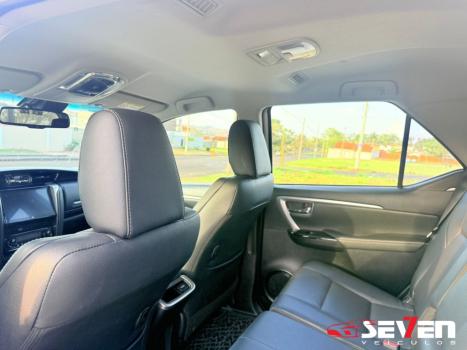 TOYOTA Hilux SW4 2.8 16V 4P SRX PLATINUM 4X4 7 LUGARES TURBO DIESEL AUTOMTICO, Foto 8