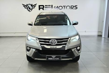 TOYOTA Hilux SW4 2.8 16V 4P SRX 4X4 7 LUGARES TURBO DIESEL AUTOMTICO, Foto 5