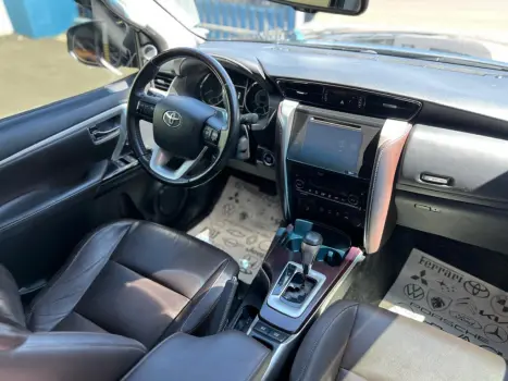TOYOTA Hilux SW4 2.8 16V 4P SRX 4X4 7 LUGARES TURBO DIESEL AUTOMTICO, Foto 5