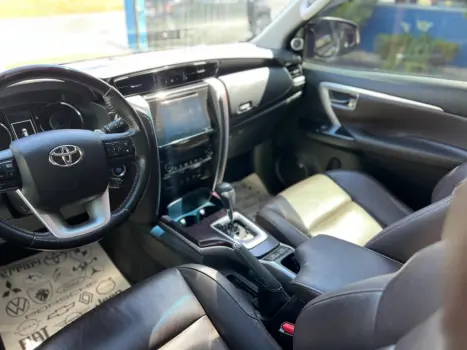 TOYOTA Hilux SW4 2.8 16V 4P SRX 4X4 7 LUGARES TURBO DIESEL AUTOMTICO, Foto 6