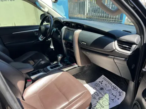 TOYOTA Hilux SW4 2.8 16V 4P SRX 4X4 7 LUGARES TURBO DIESEL AUTOMTICO, Foto 8