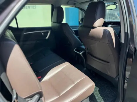 TOYOTA Hilux SW4 2.8 16V 4P SRX 4X4 7 LUGARES TURBO DIESEL AUTOMTICO, Foto 9