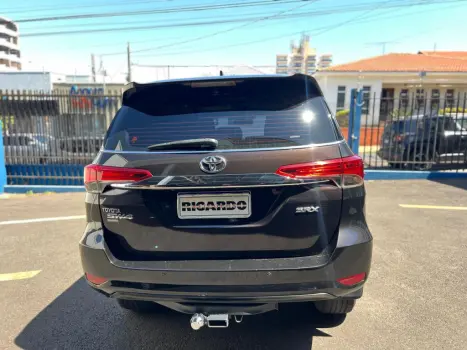 TOYOTA Hilux SW4 2.8 16V 4P SRX 4X4 7 LUGARES TURBO DIESEL AUTOMTICO, Foto 14