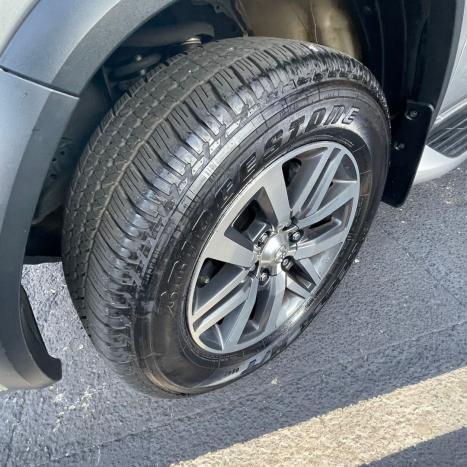 TOYOTA Hilux SW4 2.8 16V 4P SRX 4X4 7 LUGARES TURBO DIESEL AUTOMÁTICO, Foto 3 TOYOTA Hilux SW4 2.8 16V 4P SRX 4X4 7 LUGARES TURBO DIESEL AUTOMÁTICO, Foto 3