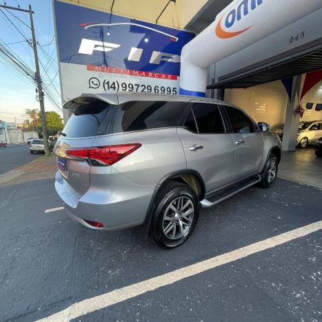 TOYOTA Hilux SW4 2.8 16V 4P SRX 4X4 7 LUGARES TURBO DIESEL AUTOMÁTICO, Foto 9 TOYOTA Hilux SW4 2.8 16V 4P SRX 4X4 7 LUGARES TURBO DIESEL AUTOMÁTICO, Foto 9