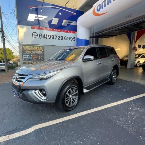 TOYOTA Hilux SW4 2.8 16V 4P SRX 4X4 7 LUGARES TURBO DIESEL AUTOMÁTICO, Foto 11 TOYOTA Hilux SW4 2.8 16V 4P SRX 4X4 7 LUGARES TURBO DIESEL AUTOMÁTICO, Foto 11