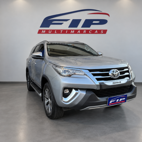 TOYOTA Hilux SW4 2.8 16V 4P SRX 4X4 7 LUGARES TURBO DIESEL AUTOMÁTICO, Foto 2