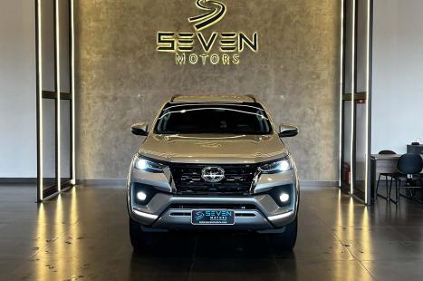 TOYOTA Hilux SW4 2.8 16V 4P SRX 4X4 7 LUGARES TURBO DIESEL AUTOMTICO, Foto 2