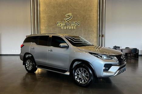 TOYOTA Hilux SW4 2.8 16V 4P SRX 4X4 7 LUGARES TURBO DIESEL AUTOMTICO, Foto 3