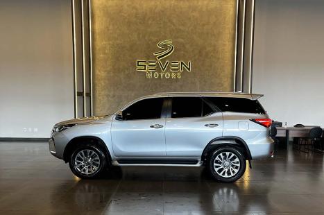 TOYOTA Hilux SW4 2.8 16V 4P SRX 4X4 7 LUGARES TURBO DIESEL AUTOMTICO, Foto 5