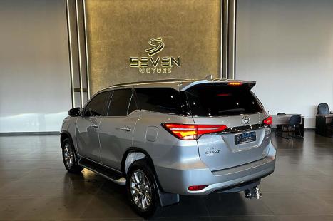 TOYOTA Hilux SW4 2.8 16V 4P SRX 4X4 7 LUGARES TURBO DIESEL AUTOMTICO, Foto 6