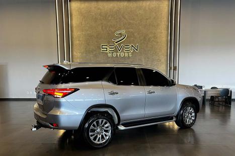 TOYOTA Hilux SW4 2.8 16V 4P SRX 4X4 7 LUGARES TURBO DIESEL AUTOMTICO, Foto 8