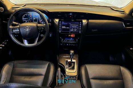 TOYOTA Hilux SW4 2.8 16V 4P SRX 4X4 7 LUGARES TURBO DIESEL AUTOMTICO, Foto 10