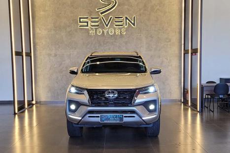 TOYOTA Hilux SW4 2.8 4P SRX 4X4 TURBO DIESEL AUTOMTICO, Foto 2