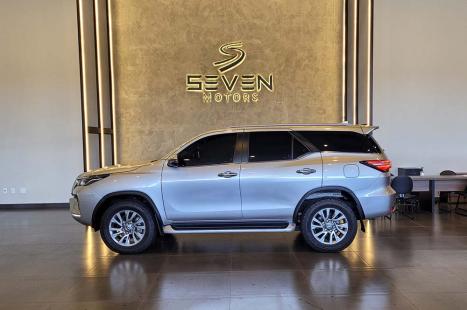 TOYOTA Hilux SW4 2.8 4P SRX 4X4 TURBO DIESEL AUTOMTICO, Foto 5