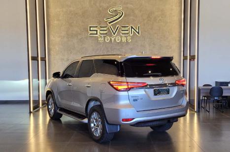 TOYOTA Hilux SW4 2.8 4P SRX 4X4 TURBO DIESEL AUTOMTICO, Foto 6