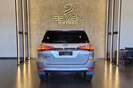 TOYOTA Hilux SW4 2.8 4P SRX 4X4 TURBO DIESEL AUTOMTICO, Foto 7