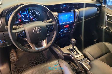 TOYOTA Hilux SW4 2.8 4P SRX 4X4 TURBO DIESEL AUTOMTICO, Foto 9