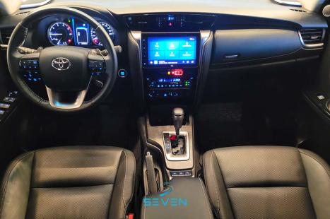 TOYOTA Hilux SW4 2.8 4P SRX 4X4 TURBO DIESEL AUTOMTICO, Foto 10