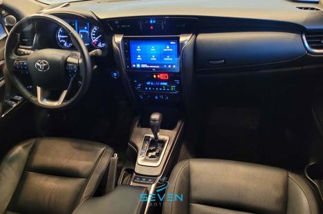 TOYOTA Hilux SW4 2.8 4P SRX 4X4 TURBO DIESEL AUTOMTICO, Foto 11