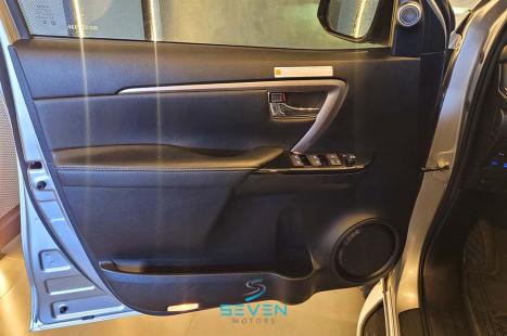 TOYOTA Hilux SW4 2.8 4P SRX 4X4 TURBO DIESEL AUTOMTICO, Foto 12