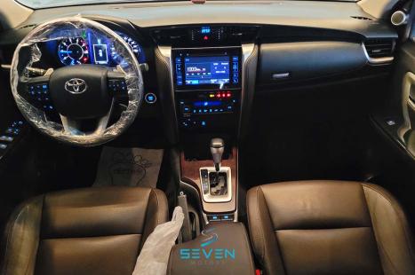 TOYOTA Hilux SW4 2.8 16V 4P SRX 4X4 7 LUGARES TURBO DIESEL AUTOMTICO, Foto 10