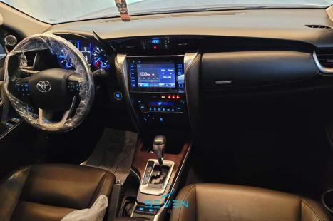 TOYOTA Hilux SW4 2.8 16V 4P SRX 4X4 7 LUGARES TURBO DIESEL AUTOMTICO, Foto 11