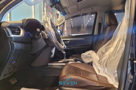 TOYOTA Hilux SW4 2.8 16V 4P SRX 4X4 7 LUGARES TURBO DIESEL AUTOMTICO, Foto 13