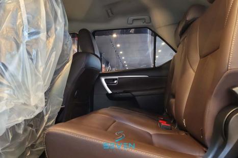 TOYOTA Hilux SW4 2.8 16V 4P SRX 4X4 7 LUGARES TURBO DIESEL AUTOMTICO, Foto 14