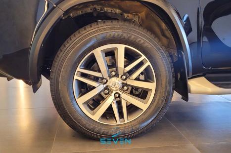 TOYOTA Hilux SW4 2.8 16V 4P SRX 4X4 7 LUGARES TURBO DIESEL AUTOMTICO, Foto 17