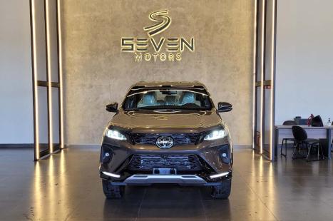 TOYOTA Hilux SW4 2.8 4P SRX 4X4 DIAMOND 7 LUGARES TURBO DIESEL AUTOMTICO, Foto 2