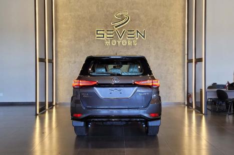 TOYOTA Hilux SW4 2.8 4P SRX 4X4 DIAMOND 7 LUGARES TURBO DIESEL AUTOMTICO, Foto 6