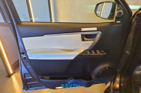 TOYOTA Hilux SW4 2.8 4P SRX 4X4 DIAMOND 7 LUGARES TURBO DIESEL AUTOMTICO, Foto 11