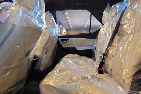 TOYOTA Hilux SW4 2.8 4P SRX 4X4 DIAMOND 7 LUGARES TURBO DIESEL AUTOMTICO, Foto 13