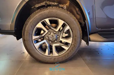 TOYOTA Hilux SW4 2.8 4P SRX 4X4 DIAMOND 7 LUGARES TURBO DIESEL AUTOMTICO, Foto 16