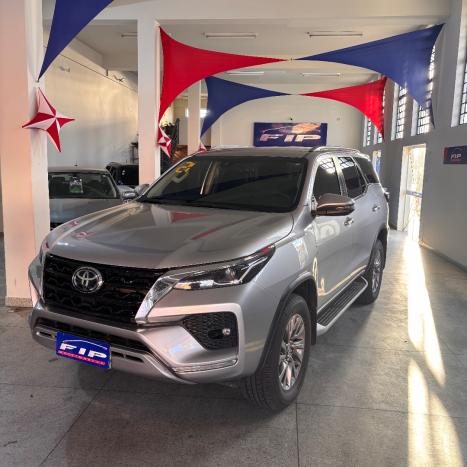 TOYOTA Hilux SW4 2.8 16V 4P SRX 4X4 7 LUGARES TURBO DIESEL AUTOMTICO, Foto 3