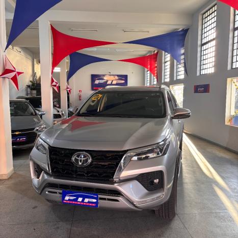 TOYOTA Hilux SW4 2.8 16V 4P SRX 4X4 7 LUGARES TURBO DIESEL AUTOMTICO, Foto 5