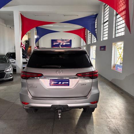 TOYOTA Hilux SW4 2.8 16V 4P SRX 4X4 7 LUGARES TURBO DIESEL AUTOMTICO, Foto 7