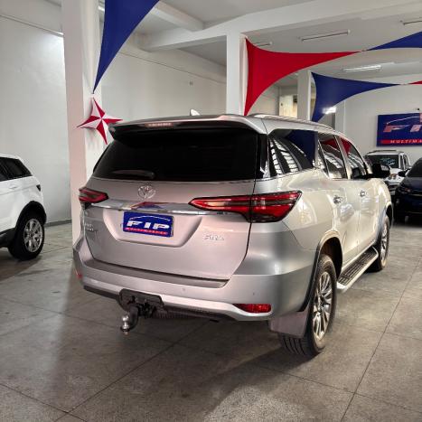 TOYOTA Hilux SW4 2.8 16V 4P SRX 4X4 7 LUGARES TURBO DIESEL AUTOMTICO, Foto 8