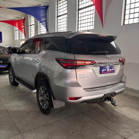 TOYOTA Hilux SW4 2.8 16V 4P SRX 4X4 7 LUGARES TURBO DIESEL AUTOMTICO, Foto 9