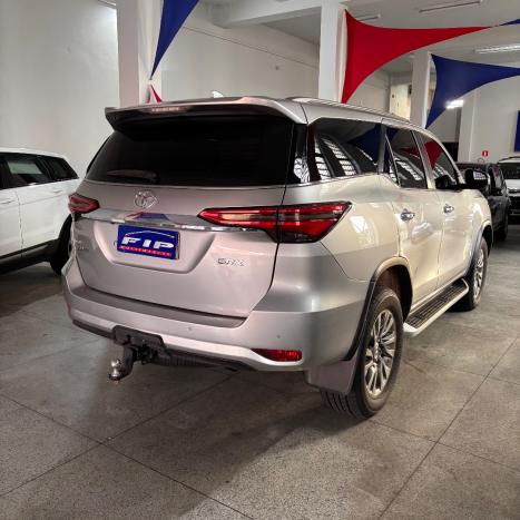 TOYOTA Hilux SW4 2.8 16V 4P SRX 4X4 7 LUGARES TURBO DIESEL AUTOMTICO, Foto 10