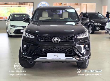 TOYOTA Hilux SW4 2.8 4P SRX 4X4 DIAMOND 7 LUGARES TURBO DIESEL AUTOMTICO, Foto 2