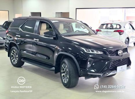 TOYOTA Hilux SW4 2.8 4P SRX 4X4 DIAMOND 7 LUGARES TURBO DIESEL AUTOMTICO, Foto 3