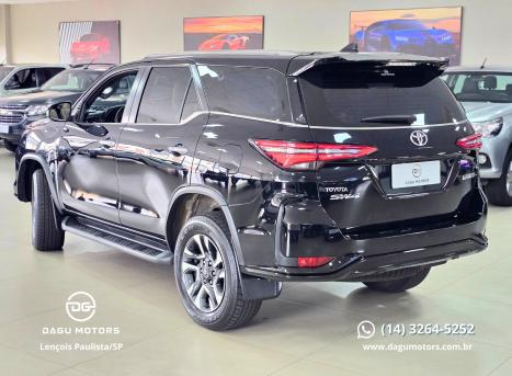 TOYOTA Hilux SW4 2.8 4P SRX 4X4 DIAMOND 7 LUGARES TURBO DIESEL AUTOMTICO, Foto 4