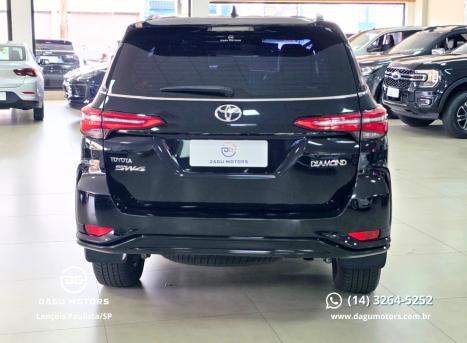 TOYOTA Hilux SW4 2.8 4P SRX 4X4 DIAMOND 7 LUGARES TURBO DIESEL AUTOMTICO, Foto 5