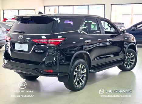 TOYOTA Hilux SW4 2.8 4P SRX 4X4 DIAMOND 7 LUGARES TURBO DIESEL AUTOMTICO, Foto 6