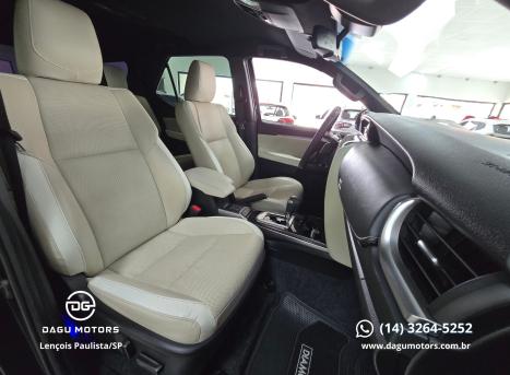 TOYOTA Hilux SW4 2.8 4P SRX 4X4 DIAMOND 7 LUGARES TURBO DIESEL AUTOMTICO, Foto 7