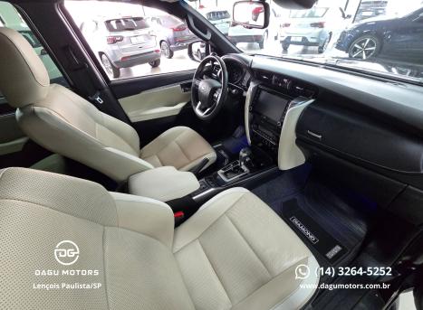 TOYOTA Hilux SW4 2.8 4P SRX 4X4 DIAMOND 7 LUGARES TURBO DIESEL AUTOMTICO, Foto 8