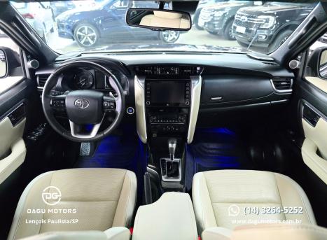 TOYOTA Hilux SW4 2.8 4P SRX 4X4 DIAMOND 7 LUGARES TURBO DIESEL AUTOMTICO, Foto 11