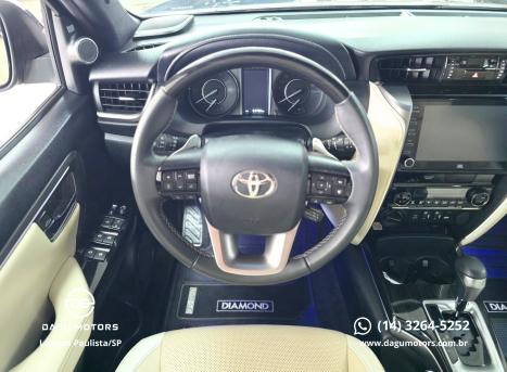 TOYOTA Hilux SW4 2.8 4P SRX 4X4 DIAMOND 7 LUGARES TURBO DIESEL AUTOMTICO, Foto 12